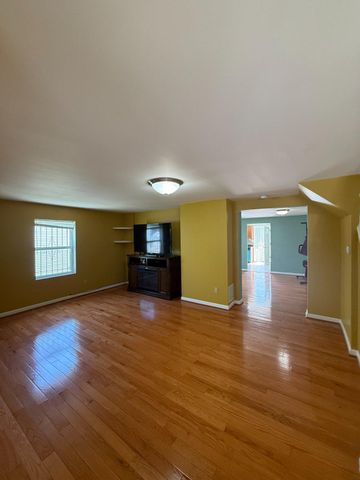 123 WINTERS LN, Baltimore, MD 21228