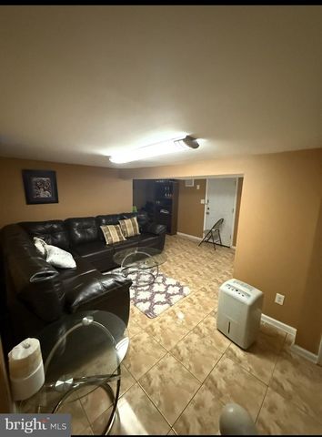 123 WINTERS LN, Baltimore, MD 21228