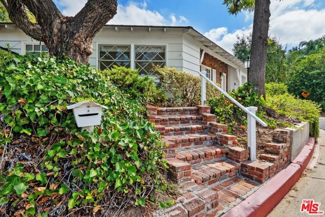 3640 Meadville Drive, Sherman Oaks, CA 91403