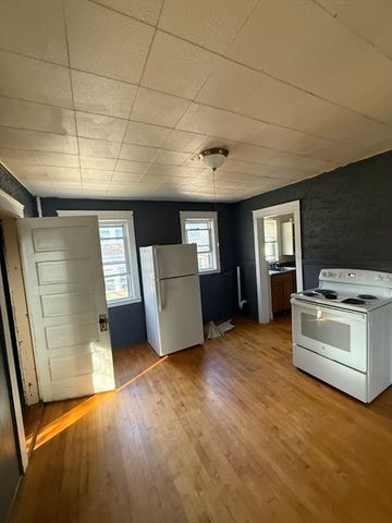 21-23 Clement St, Worcester, MA 01603