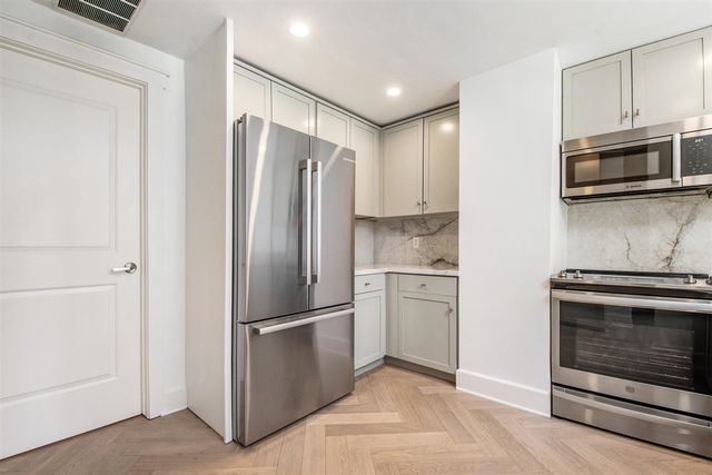 27 Library Street 404, Grand Rapids, MI 49503