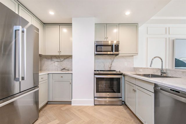 27 Library Street 404, Grand Rapids, MI 49503