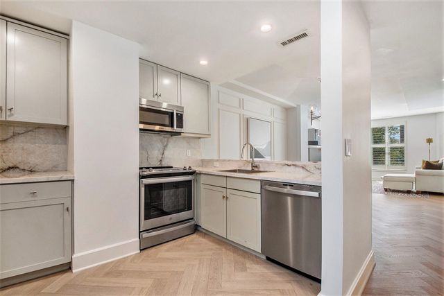 27 Library Street 404, Grand Rapids, MI 49503