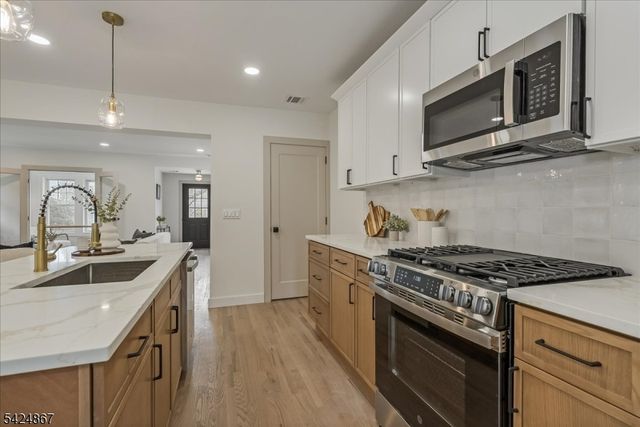 210 Paterson Ave, Hasbrouck Heights Boro, NJ 07604