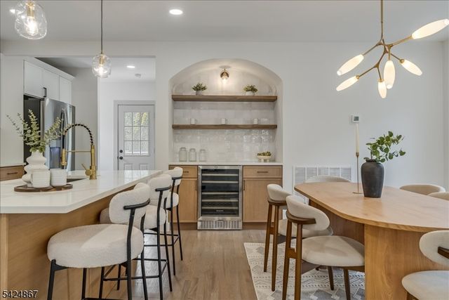 210 Paterson Ave, Hasbrouck Heights Boro, NJ 07604