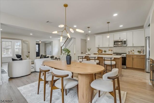 210 Paterson Ave, Hasbrouck Heights Boro, NJ 07604