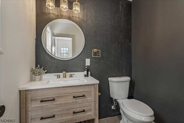 210 Paterson Ave, Hasbrouck Heights Boro, NJ 07604