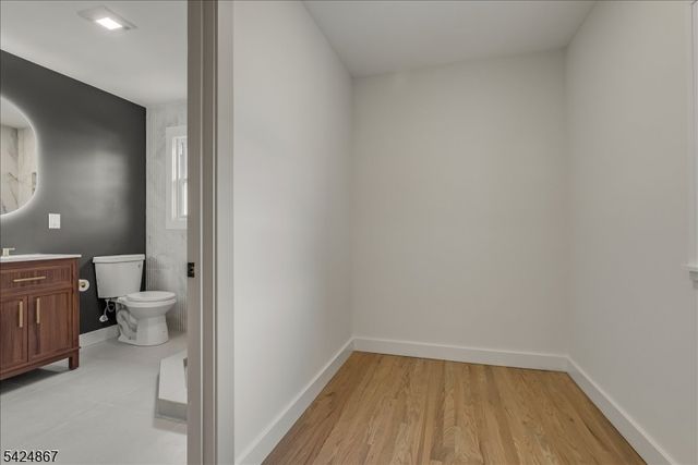 210 Paterson Ave, Hasbrouck Heights Boro, NJ 07604