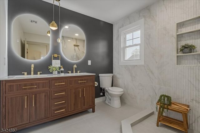 210 Paterson Ave, Hasbrouck Heights Boro, NJ 07604