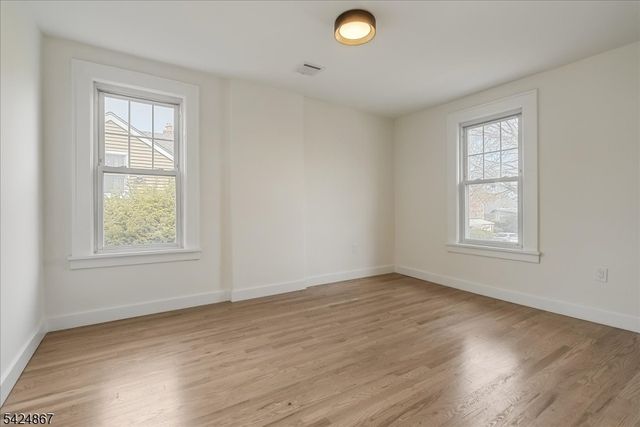 210 Paterson Ave, Hasbrouck Heights Boro, NJ 07604