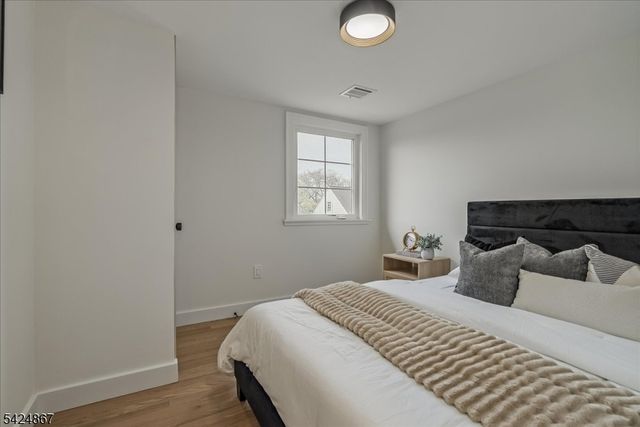 210 Paterson Ave, Hasbrouck Heights Boro, NJ 07604