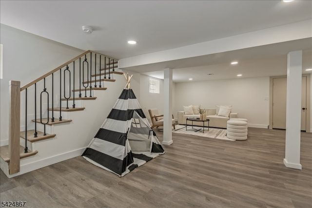 210 Paterson Ave, Hasbrouck Heights Boro, NJ 07604