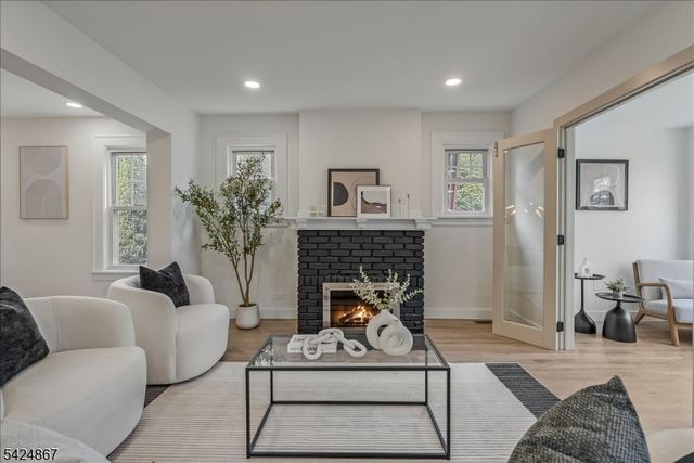 210 Paterson Ave, Hasbrouck Heights Boro, NJ 07604