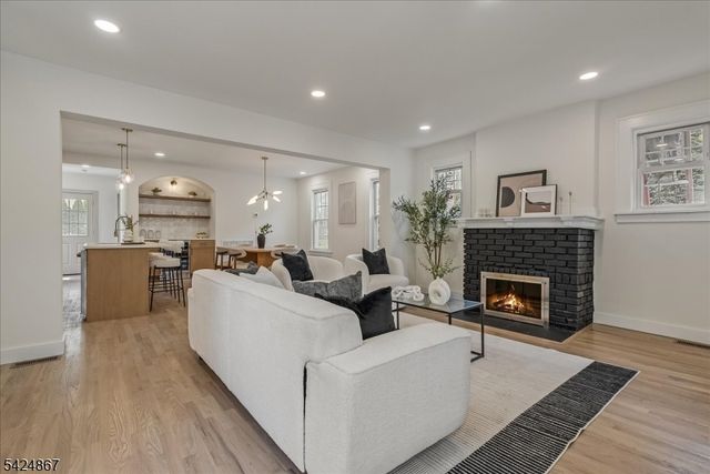 210 Paterson Ave, Hasbrouck Heights Boro, NJ 07604