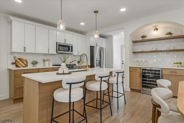 210 Paterson Ave, Hasbrouck Heights Boro, NJ 07604