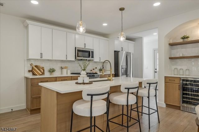 210 Paterson Ave, Hasbrouck Heights Boro, NJ 07604