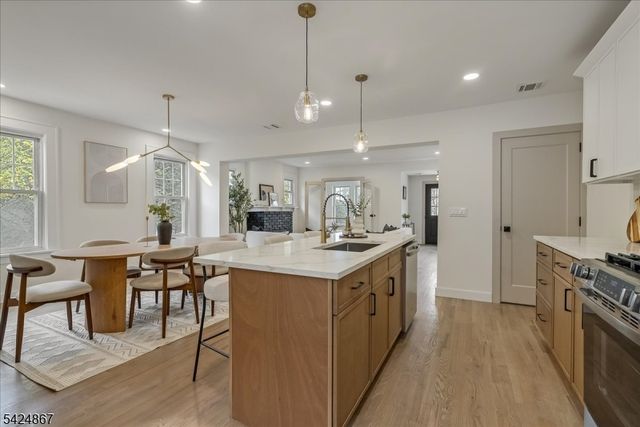 210 Paterson Ave, Hasbrouck Heights Boro, NJ 07604