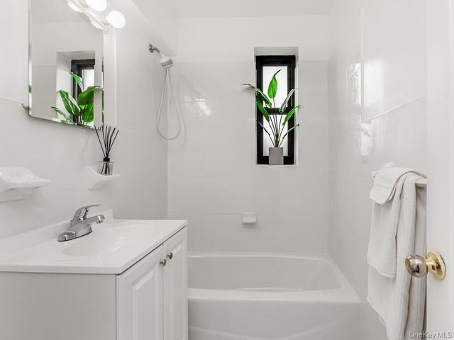 3840 Greystone Avenue 5L, Bronx, NY 10463