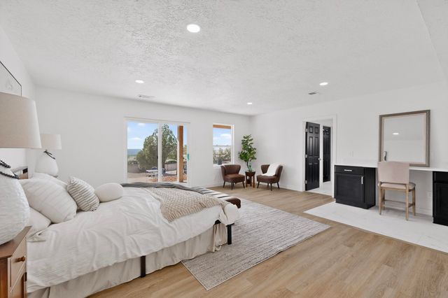 1729 Monte Largo Drive NE, Albuquerque, NM 87112