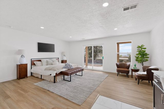 1729 Monte Largo Drive NE, Albuquerque, NM 87112