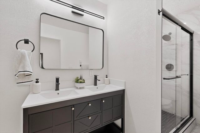 1729 Monte Largo Drive NE, Albuquerque, NM 87112