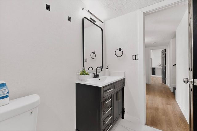 1729 Monte Largo Drive NE, Albuquerque, NM 87112