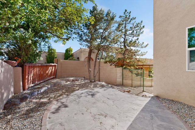1729 Monte Largo Drive NE, Albuquerque, NM 87112