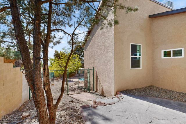 1729 Monte Largo Drive NE, Albuquerque, NM 87112