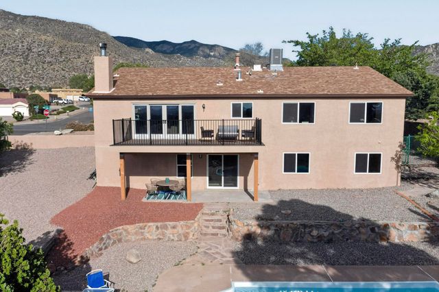 1729 Monte Largo Drive NE, Albuquerque, NM 87112
