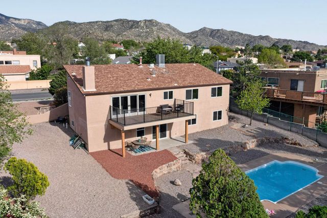 1729 Monte Largo Drive NE, Albuquerque, NM 87112