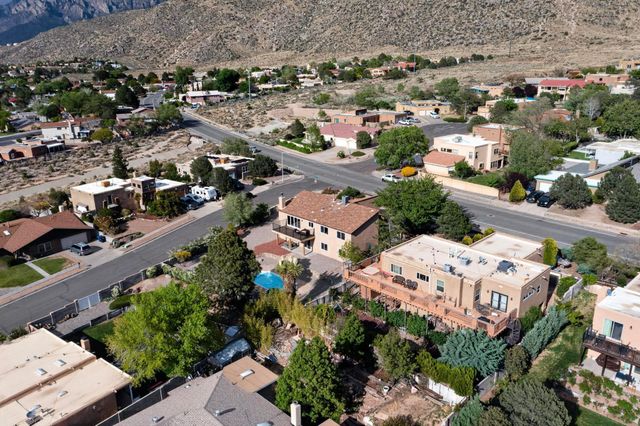 1729 Monte Largo Drive NE, Albuquerque, NM 87112