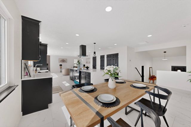 1729 Monte Largo Drive NE, Albuquerque, NM 87112