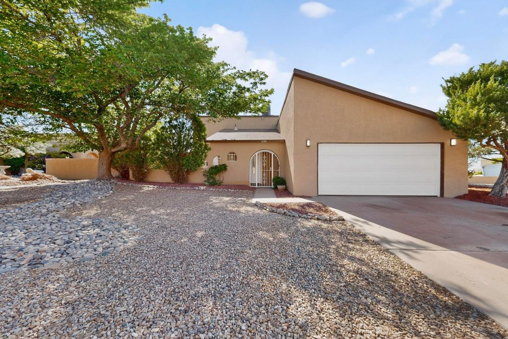 1729 Monte Largo Drive NE, Albuquerque, NM 87112