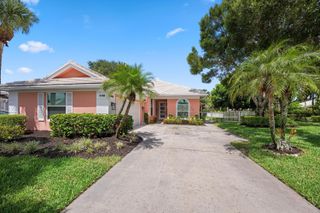 8488 Beaconhill Road, Palm Beach Gardens, FL 33410