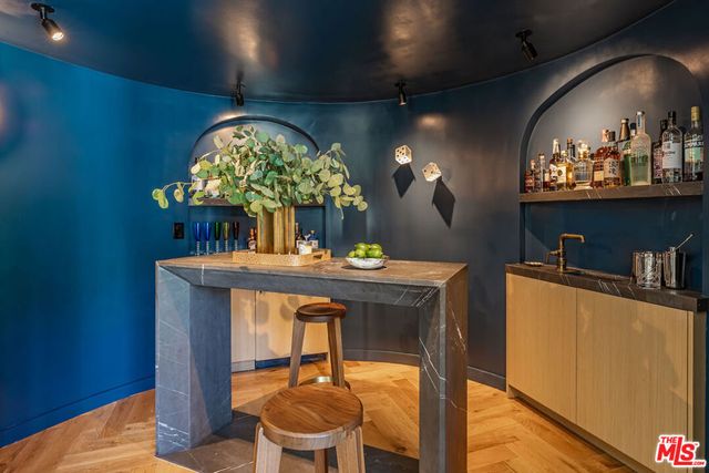 1437 Belfast Drive, Los Angeles, CA 90069