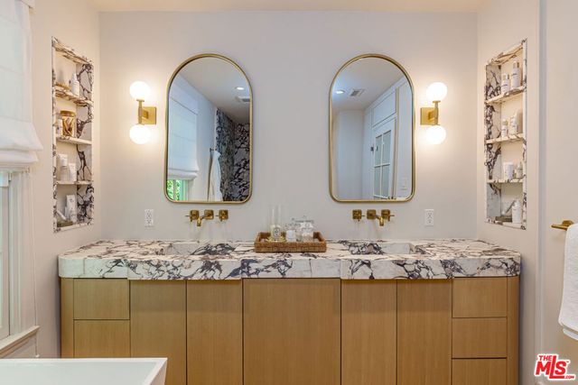 1437 Belfast Drive, Los Angeles, CA 90069