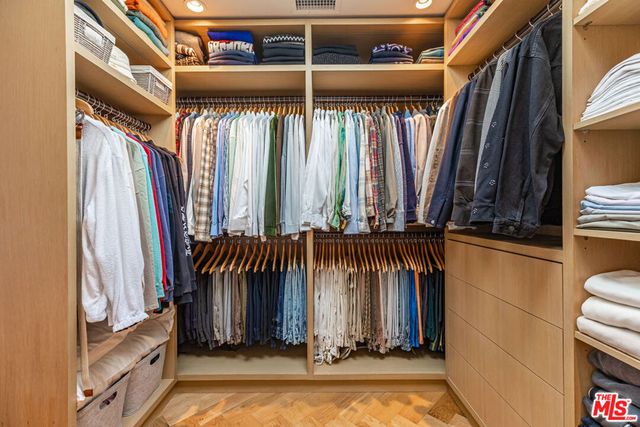 1437 Belfast Drive, Los Angeles, CA 90069