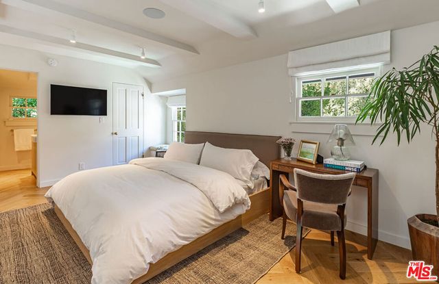 1437 Belfast Drive, Los Angeles, CA 90069