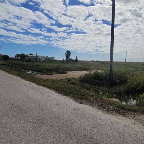 1287, 1291 & 1295 N Monkhouse Drive, Crystal Beach, TX 77650