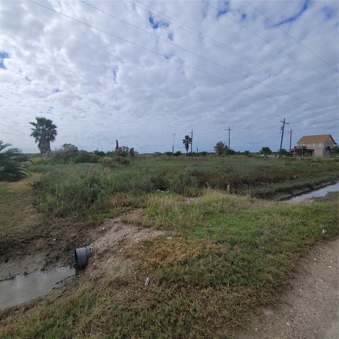 1287, 1291 & 1295 N Monkhouse Drive, Crystal Beach, TX 77650