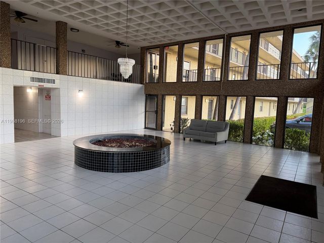 9355 SW 8th St 305, Boca Raton, FL 33428