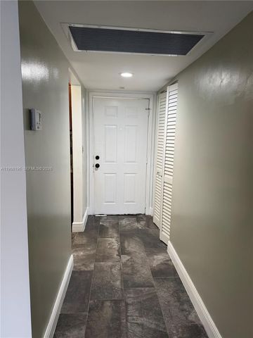 9355 SW 8th St 305, Boca Raton, FL 33428