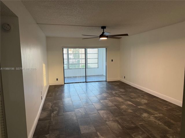 9355 SW 8th St 305, Boca Raton, FL 33428