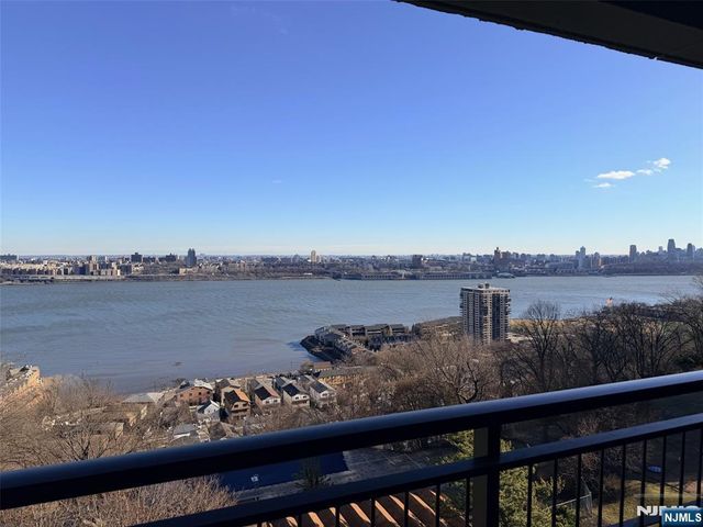 2 Horizon Road 1030, Fort Lee, NJ 07024