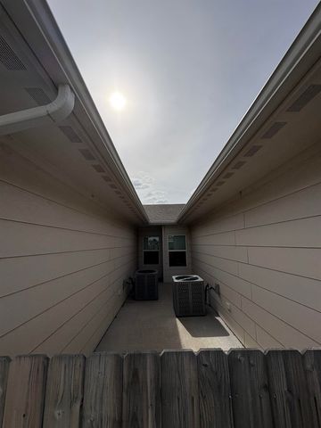 4463-4465 N Sandplum St, Wichita, KS 67205