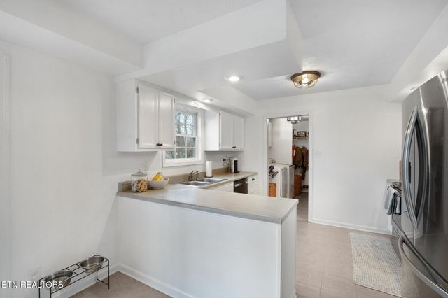 805 Tree Trunk Rd, Knoxville, TN 37934