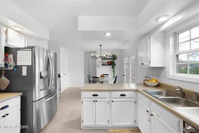 805 Tree Trunk Rd, Knoxville, TN 37934