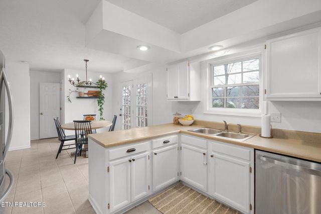 805 Tree Trunk Rd, Knoxville, TN 37934