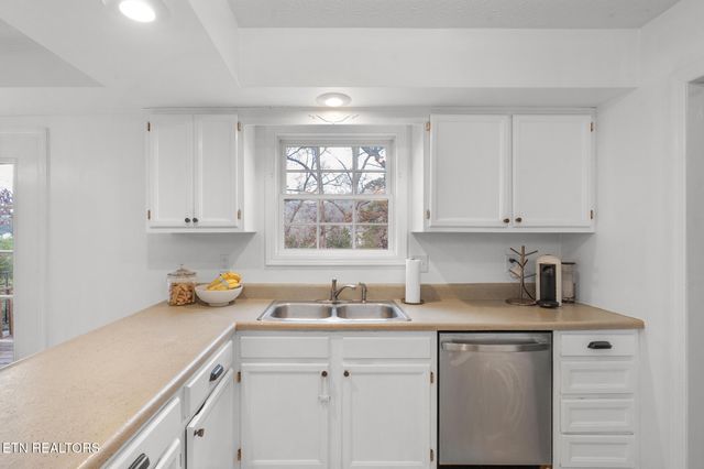 805 Tree Trunk Rd, Knoxville, TN 37934