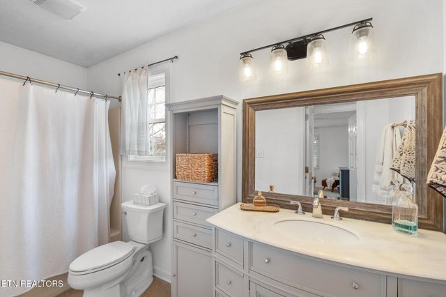 805 Tree Trunk Rd, Knoxville, TN 37934